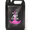 Muc-Off Liquido Sigillante No Puncture Hassle 5lt -Negozio Di Attrezzature Per Biciclette 823 muc off no puncture liquido sigillante 5lt 1