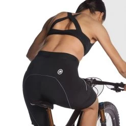 Boxer Assos Trail Donna Con Fondello Nero -Negozio Di Attrezzature Per Biciclette boxer assos trail donna con fondello nero 4