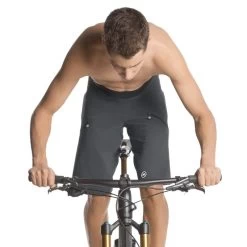 Pantaloni Corti Assos Trail Cargo T3 Grigio -Negozio Di Attrezzature Per Biciclette pantaloni corti assos trail cargo t3 grigio 3 1