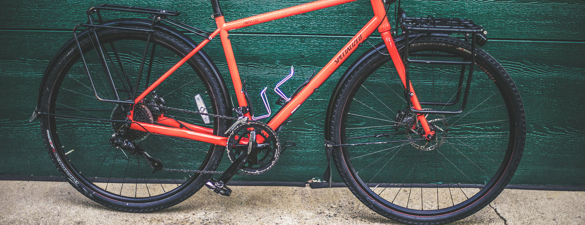 Negozio Di Attrezzature Per Biciclette -Negozio Di Attrezzature Per Biciclette photo 1496150590317 f8d952453f93